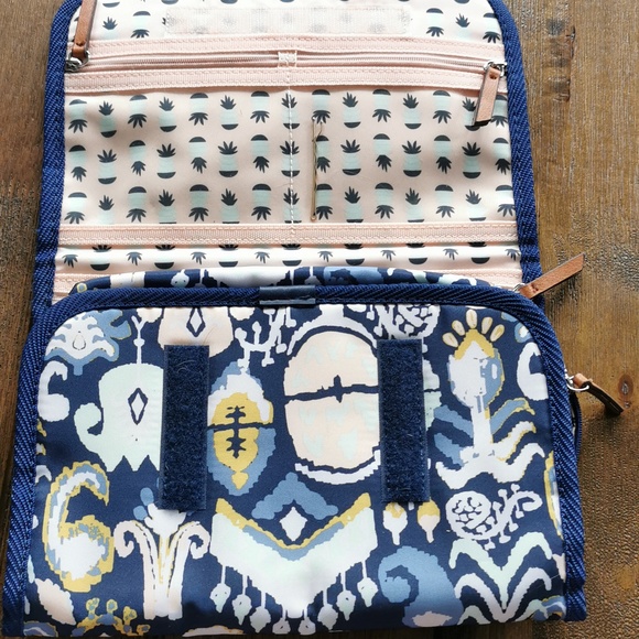 Travel Fold Up Cosmetics/Jewelry Bag - Picture 6 of 7